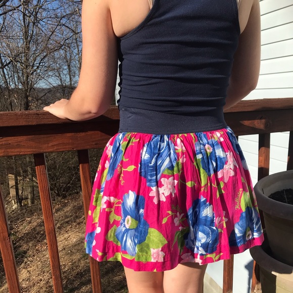 Hollister Pink Floral Skirt - Picture 4 of 5